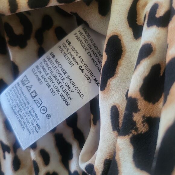Chico's leopard print v neck blouse - Picture 9 of 9